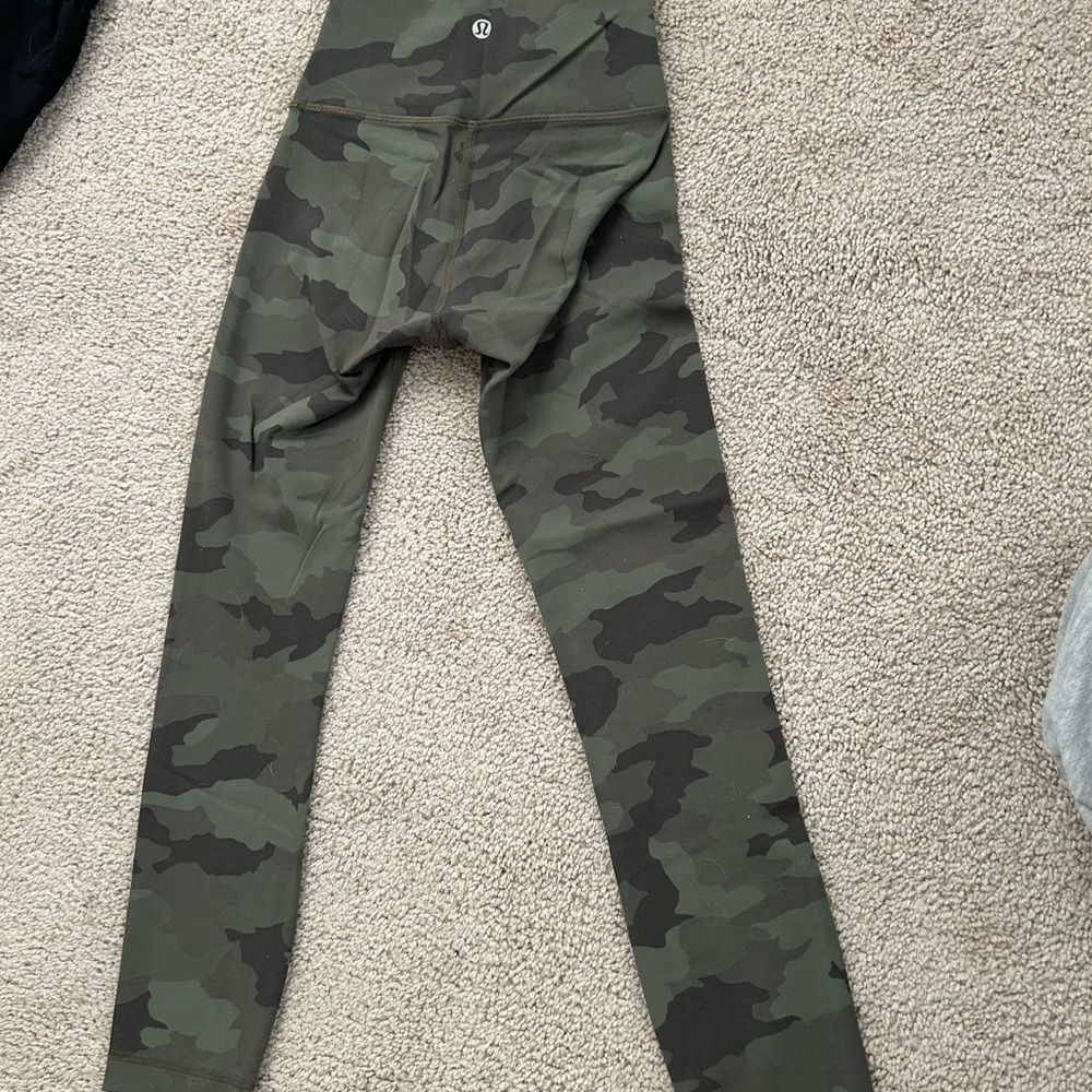 Lululemon Wunder Train Leggings size: 0 color: green camo. BARLEY WORN!!